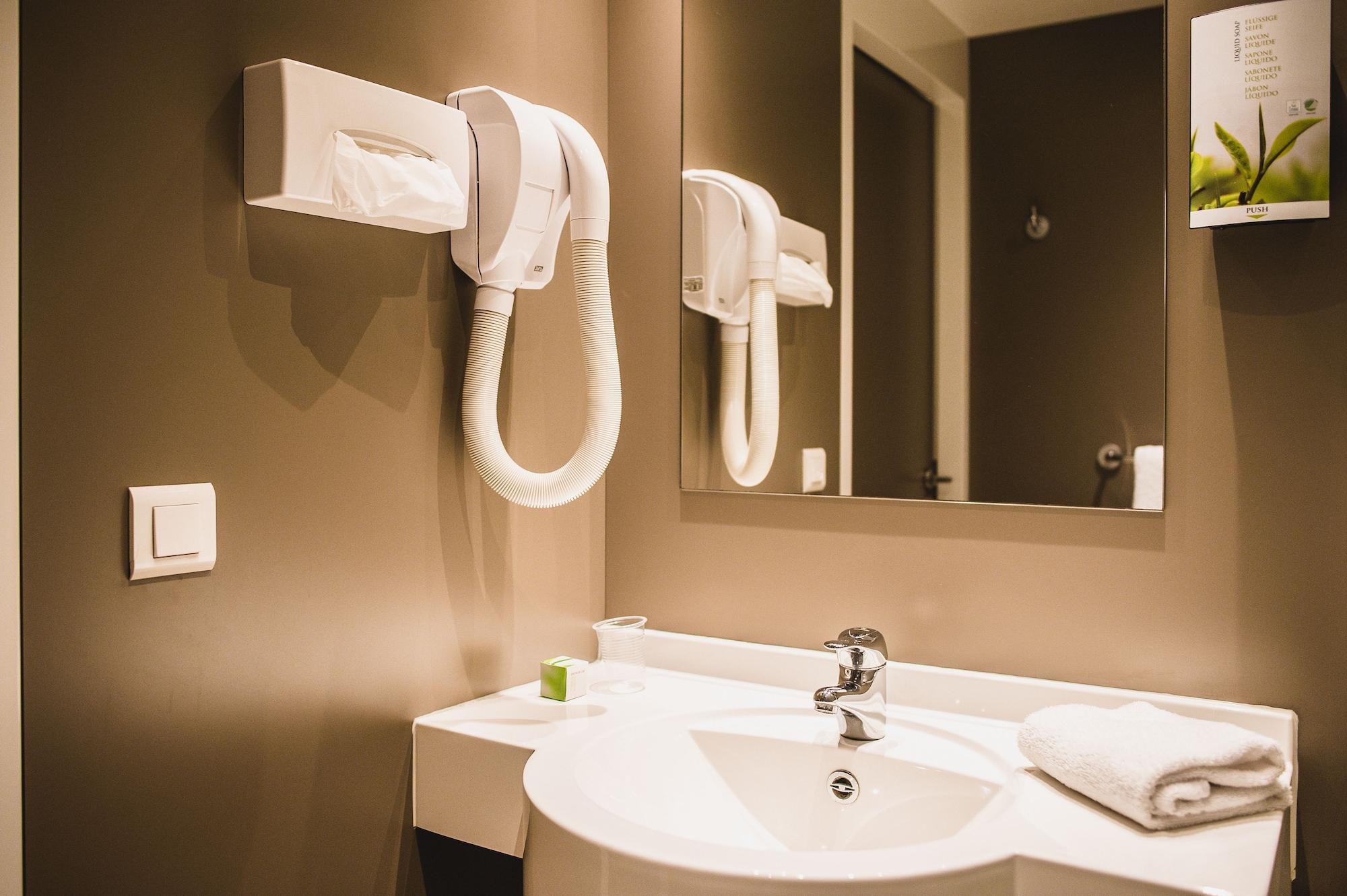 Dc Hotel Charleroi Airport المظهر الخارجي الصورة